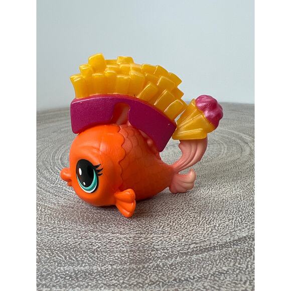 Littlest Pet Shop LPS Special Edition Megapack Unnumbered Goldfish French Fry - Picture 2 of 3